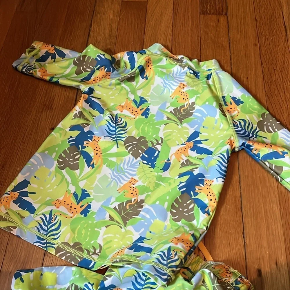 H&M swim bundle shorts and rash guard EUC 4-6 years 5T.